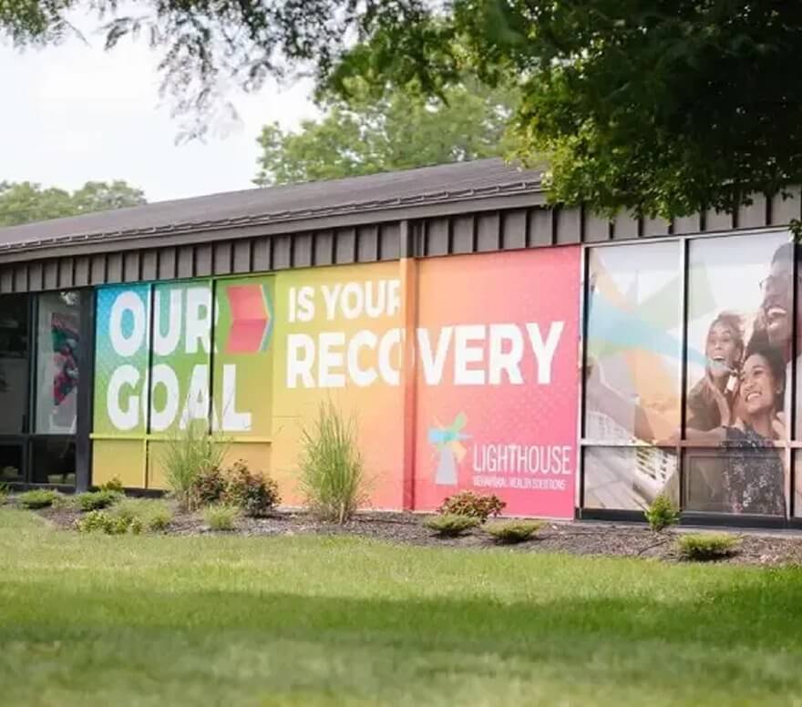 residential-withdrawal-management Lighthouse Behavioral Health building with a colorful "Recovery" mural.